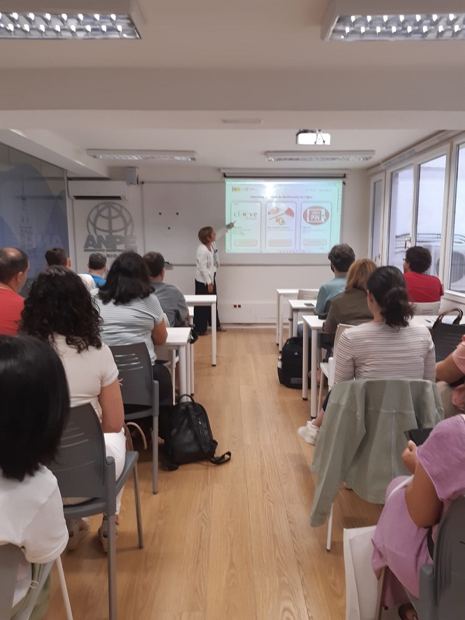 Charla impartida por Manuela Merino (DP La Rioja)