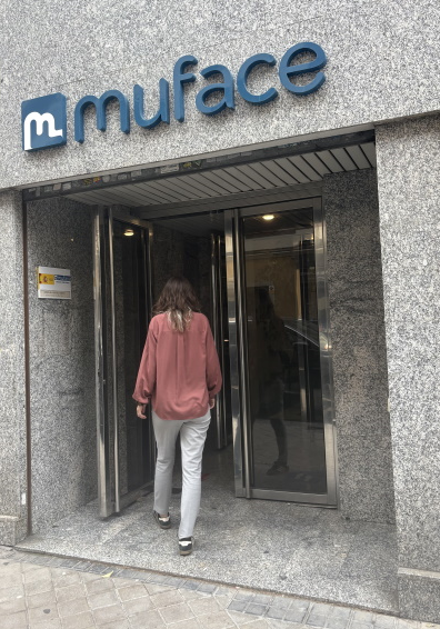 Atención presencial en Madrid. Entrada a la sede