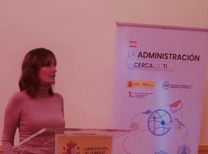 Luisa Lópèz Holgado habla en las jornadas AGE en Salamanca