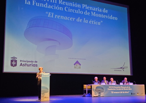 Sesión inaugural de la reunión en Asturias del Círculo de Montevideo en 