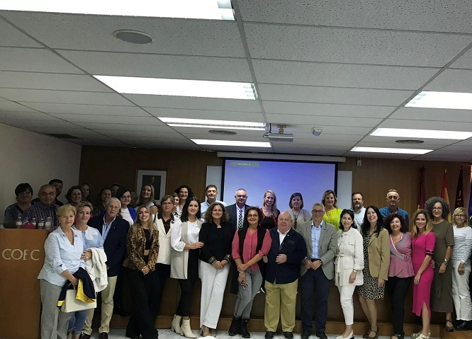 Foto de grupo de los asistentes a la jornada sobre salud mental