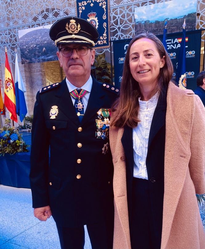 La DP de Alicante, Carmen Álvarez y el comisario provincial de Alicante, Manuel Lafuente
