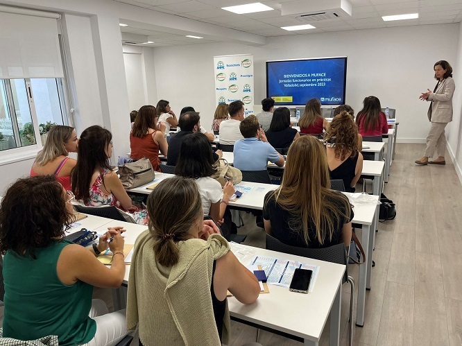 A DP de Valladolid, Isabel Fábregas fala sobre MUFACE a docentes de novo ingreso