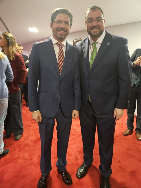 El director provincial de MUFACE en Asturias, Ángel Colmeiro, junto al presidente del Principado, Adrián Barbón 